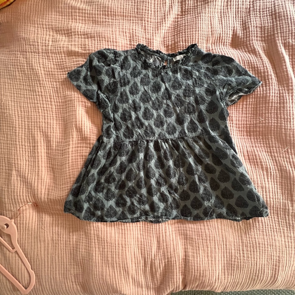 Leaf Patterned Kids Top - Picture 2 of 4
